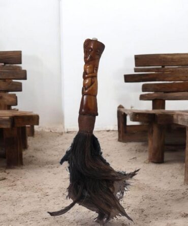 cola caballo iruke africano ,hueso tallado, hecho a mano , Ifá Santeria Palo Mayombe babalawo