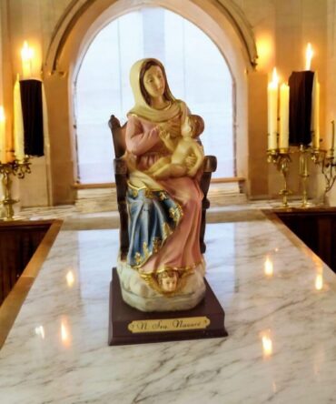 Nuestra Señora de Nazaret , virgenes y santos catolicos