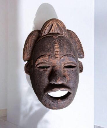 Máscara Antigua Yombe (Congo) – Arte Africano del Siglo XX