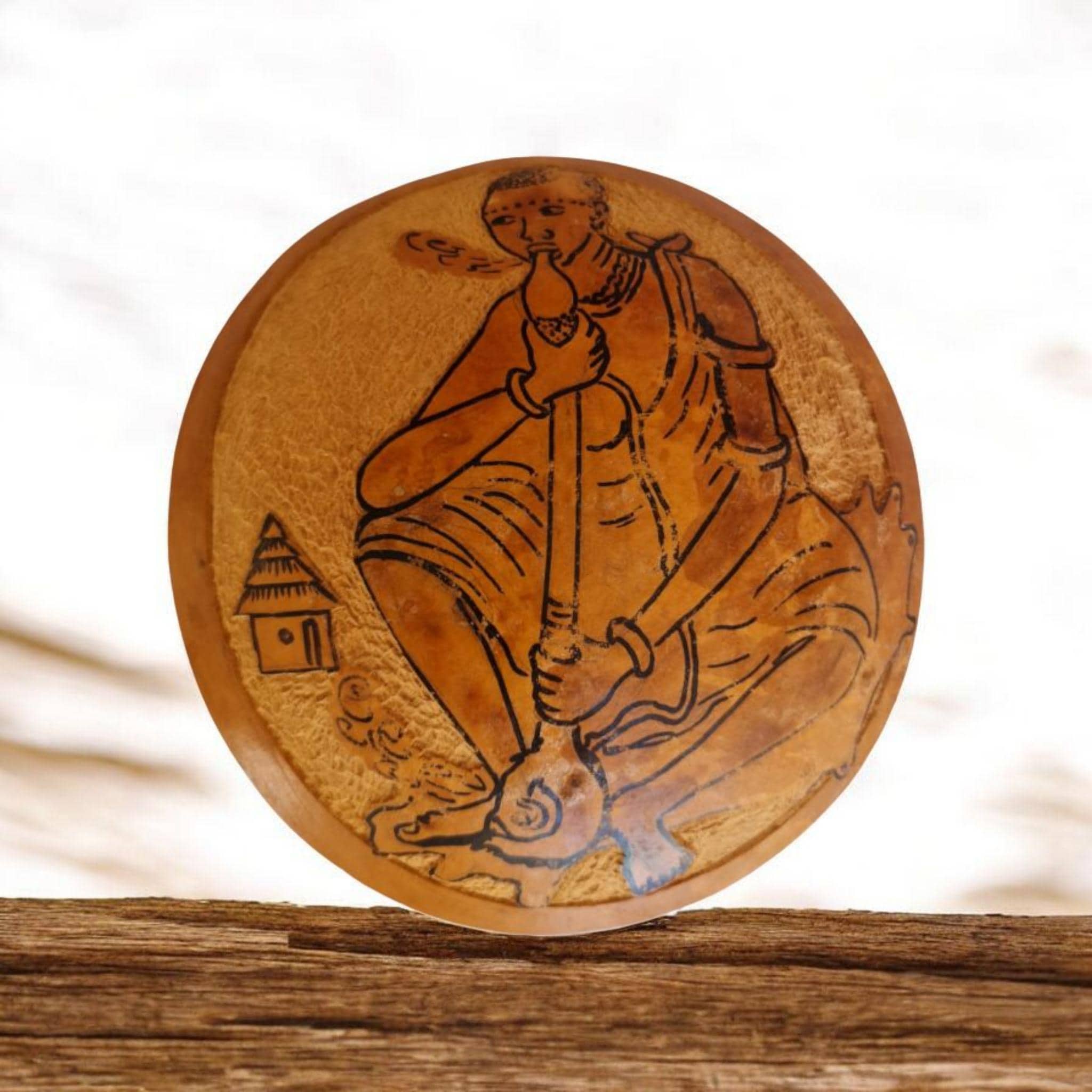 Antigua Calabaza Pintada a Mano (Benín) – Arte Africano y Misticismo de Galería (22 cm)