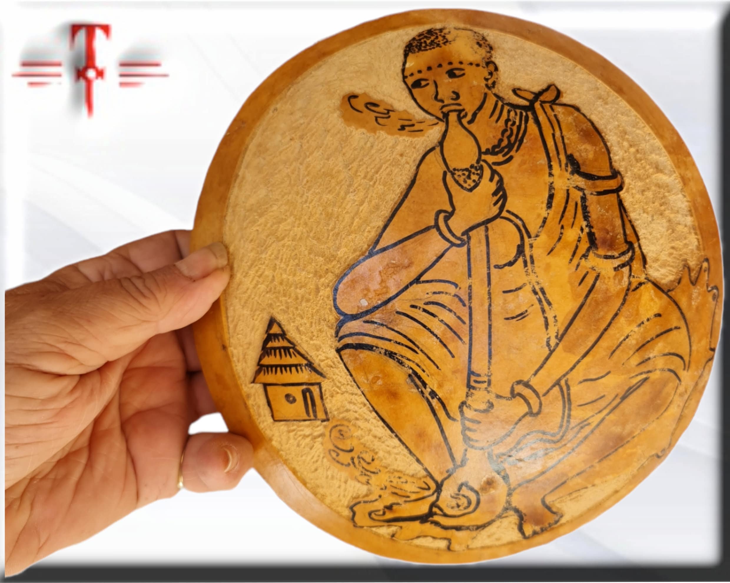 Antigua Calabaza Pintada a Mano (Benín) – Arte Africano y Misticismo de Galería (22 cm) - Imagen 2