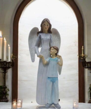 Ángel de la guarda, vírgenes y santos católicos