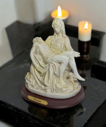 estatua Nuestra Señora de la Piedad  , virgenes y santos catolicos