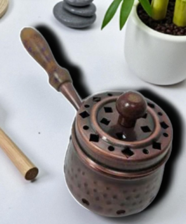 Incensario de metal con mango madera