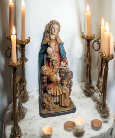 Figura de la Virgen de los Desamparados en Resina Premium – 26 cm , productos Religiosos