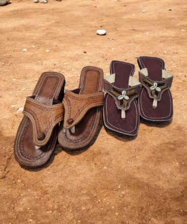 Sandalias de cuero Africanas , producto artesanal .