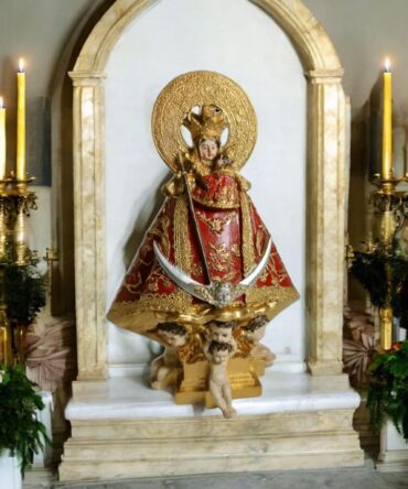 Figura de la Virgen de la Montaña (Cáceres) en Resina Premium – 17 cm , productos Religiosos