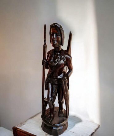 Talla de Indigena Hombre , tallado en maderas nobles