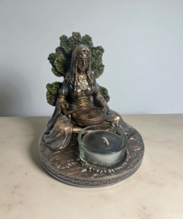Danu ( Dana ) madre de la tuatha de Danann