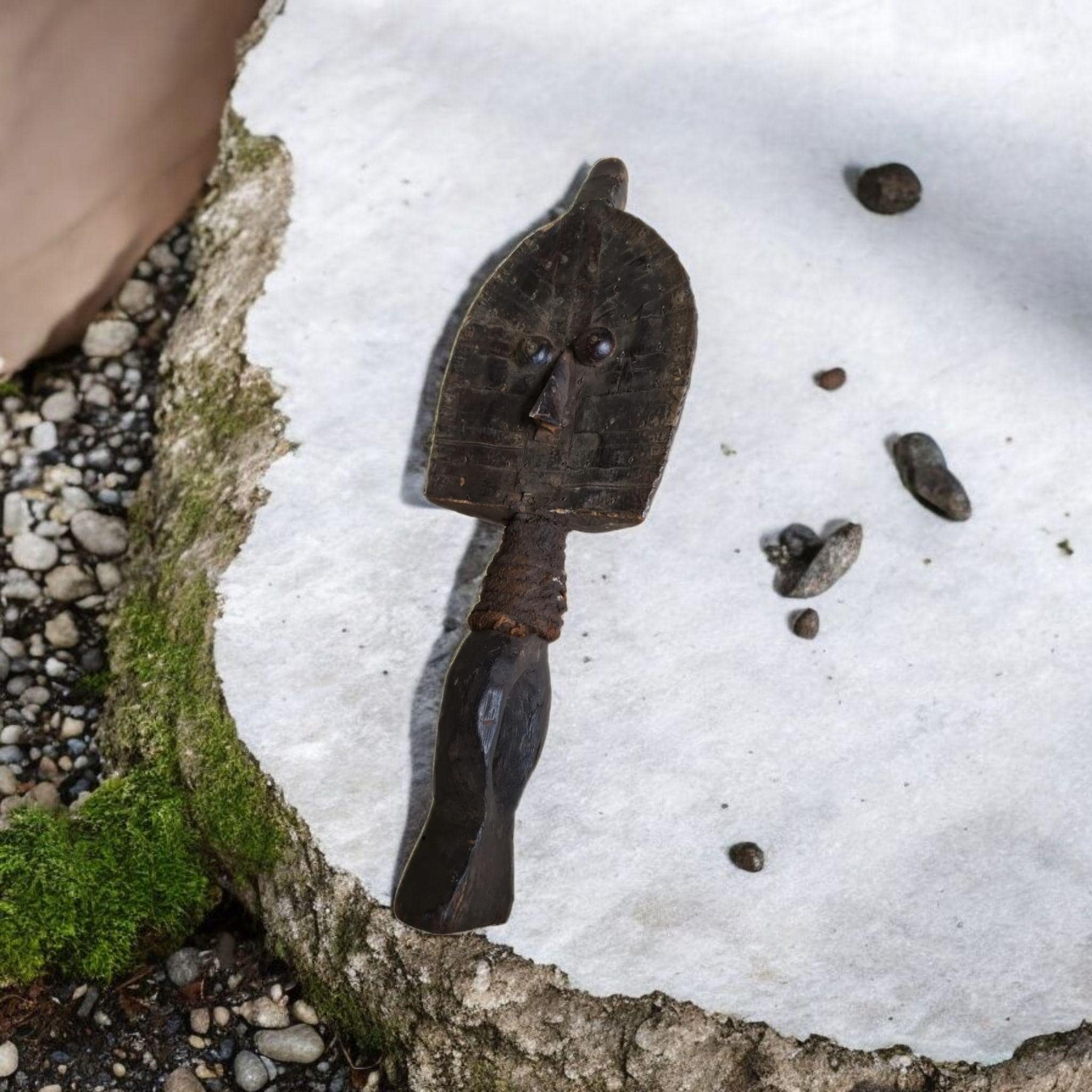 Fetiche Escultura Ritual Bamún (Camerún) – Arte Africano del Siglo XX (48 cm / 18.89")