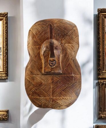 Escudo Máscara Antigua Luba (Congo) – Arte Africano del Siglo XX (45 cm)