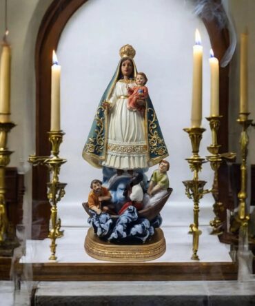 Figura de la Virgen de la Caridad del Cobre (Manto Azul) en Resina – 40 cm , productos Religiosos
