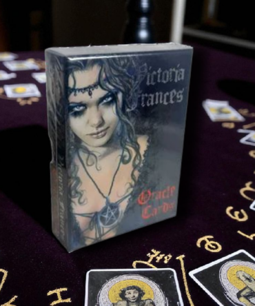 oráculo Victoria Frances