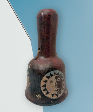 campana de terracota con grabado de Sol