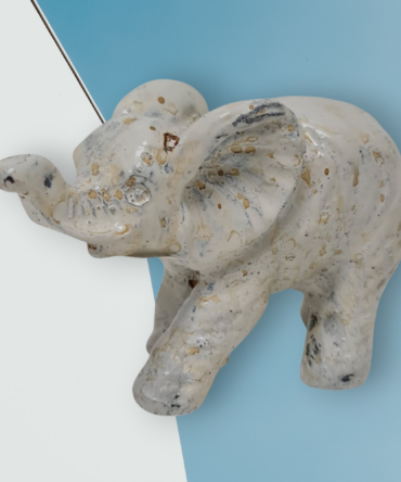 Elefante de resina blanco