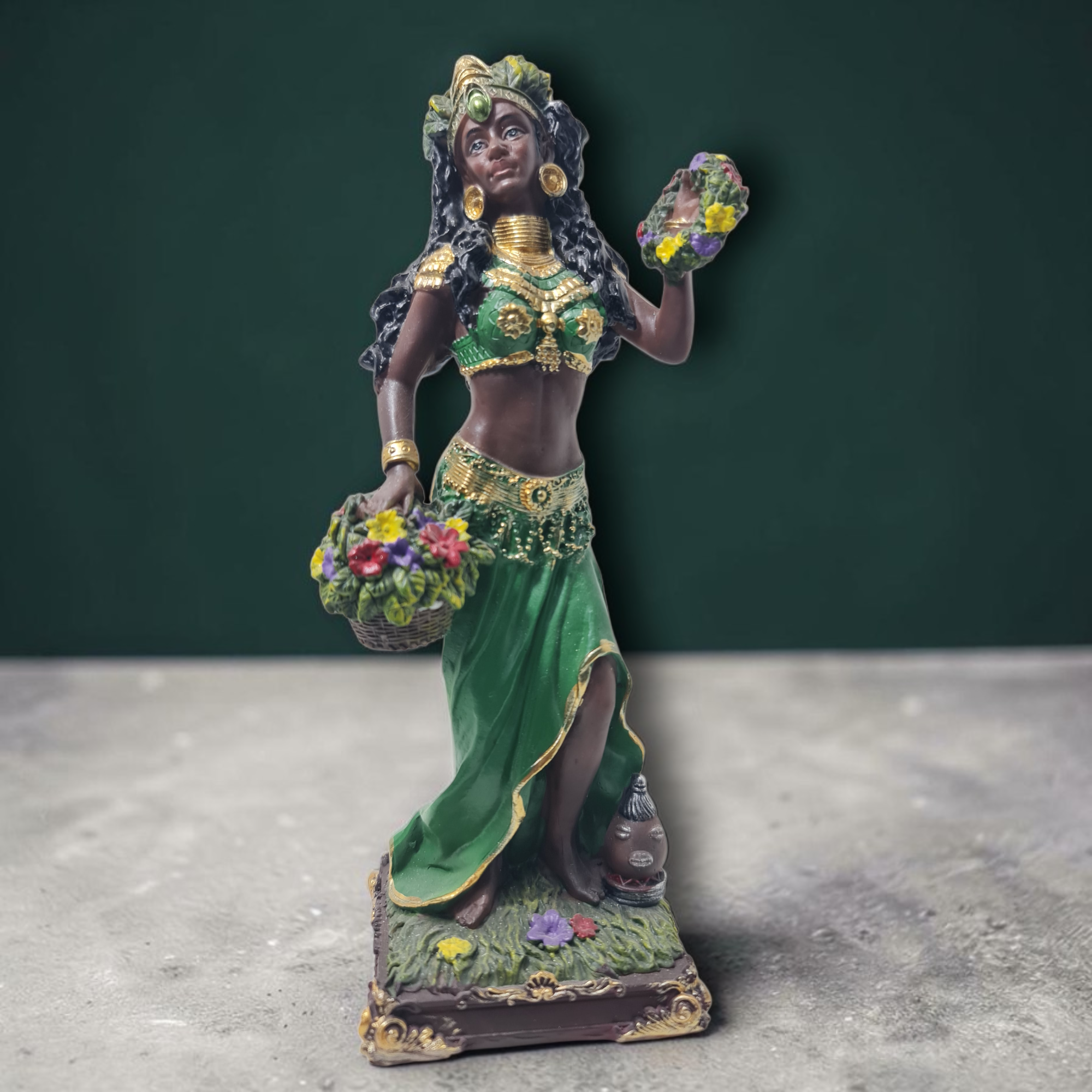Estatua de la Orisha Aja – Figura de Resina Pintada a Mano (20 cm / 7.87")
