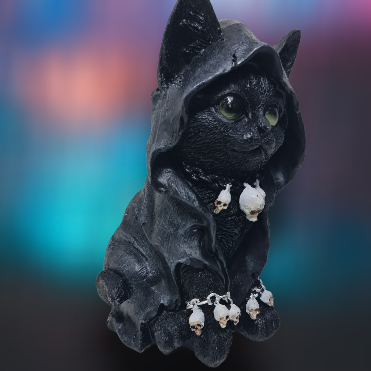 Figura de Gato Negro Místico con Calaveras (17 cm) – Escultura Gótica de Resina - Imagen 4