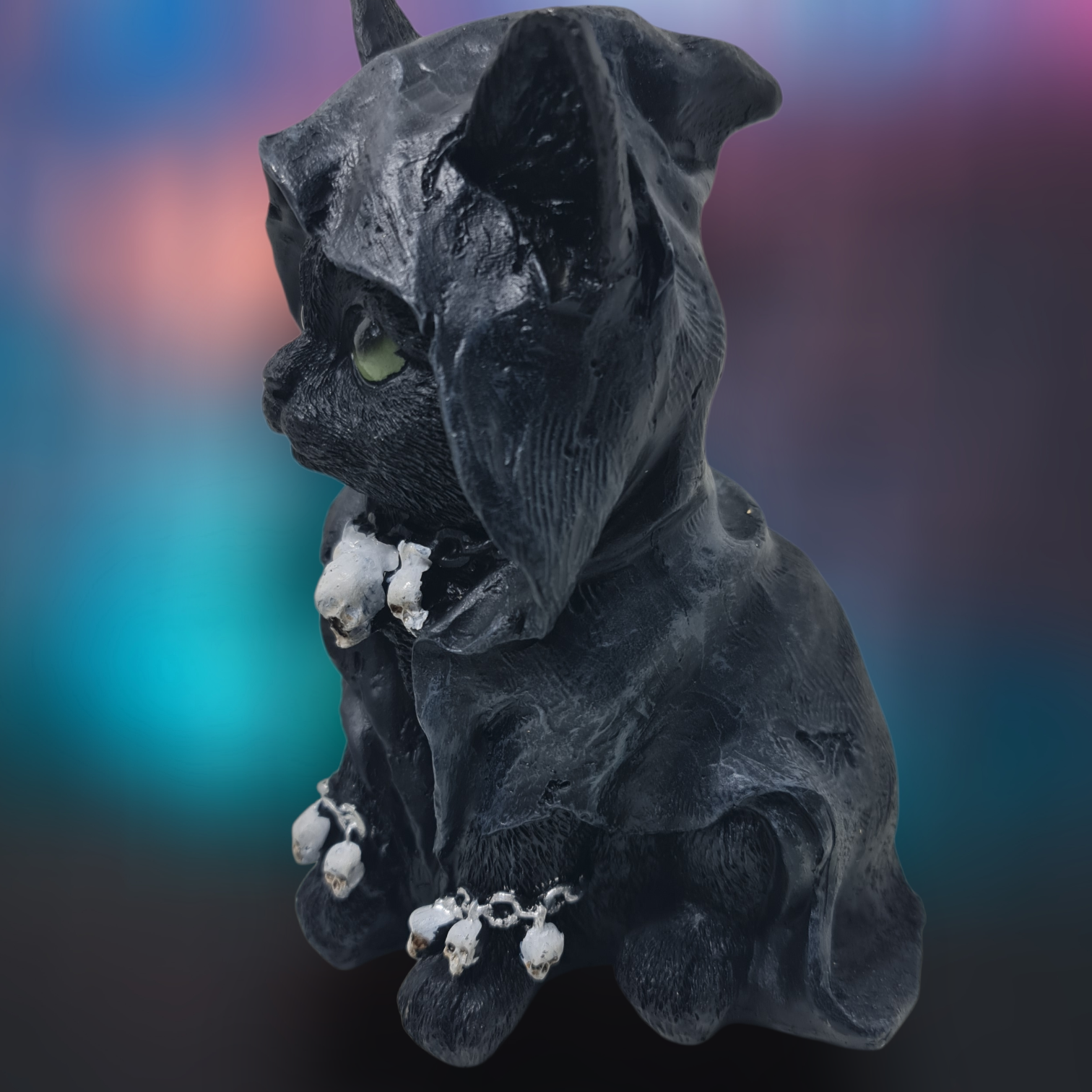 Figura de Gato Negro Místico con Calaveras (17 cm) – Escultura Gótica de Resina - Imagen 3